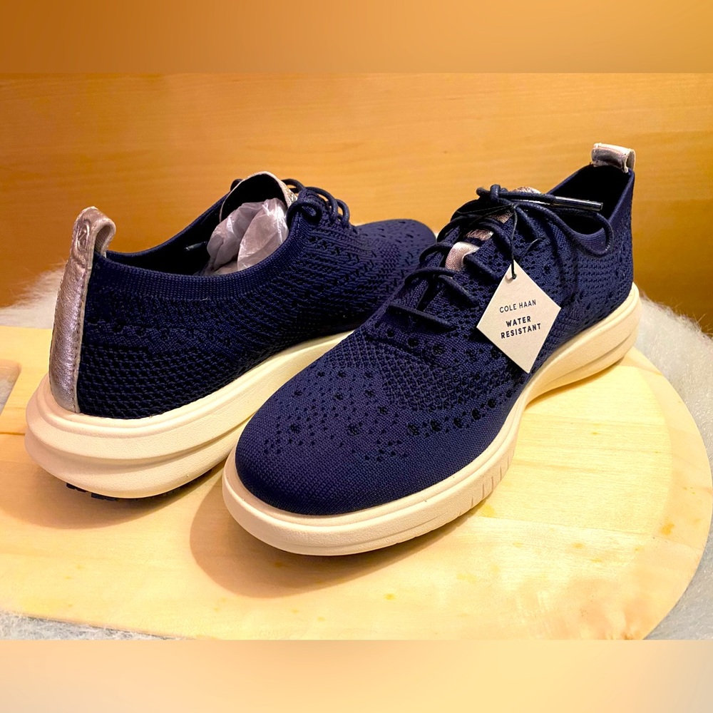 Cole Haan Oxfords Size 7!!!! Navy Blue Oxfords Wingtip Malorie. Never been worn.